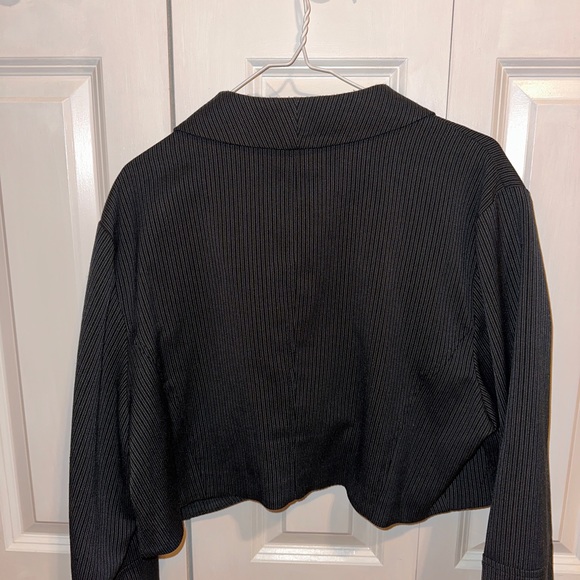 Suit - Picture 3 of 4